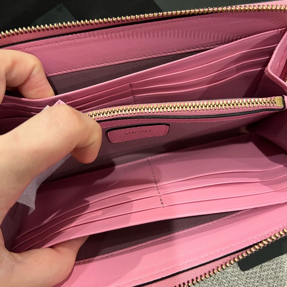 New Versace Medusa Long Pink Zip-Around Wallet - Picture 11 of 15